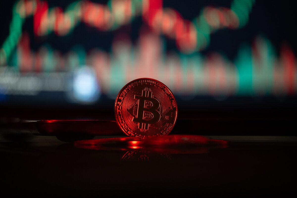 Відтік криптовалюти з Ірану зріс на 700% після авіаударів, що це означає для ринку біткоїна