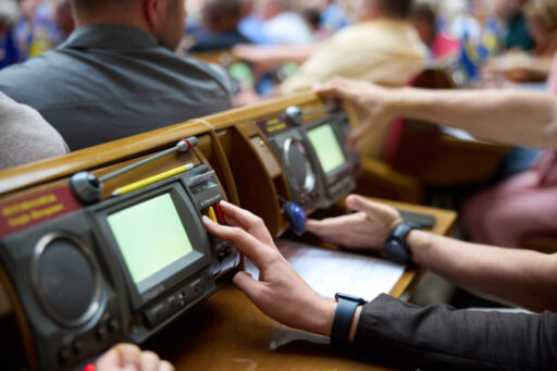 Статус PEP в Україні, як під виглядом податкових змін намагалися послабити фінмоніторинг