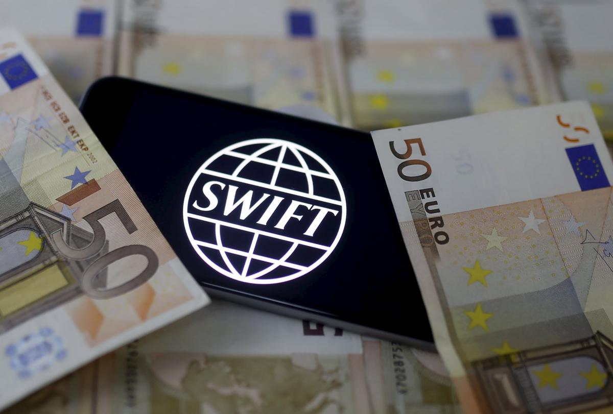Swift тестує блокчейн-реєстр для цілодобових платежів із 17 великими банками